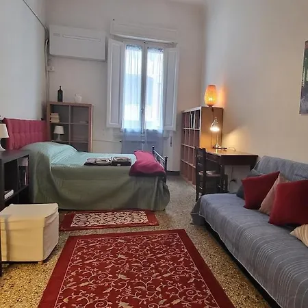 Bright Close To Downtown Apartment Florence