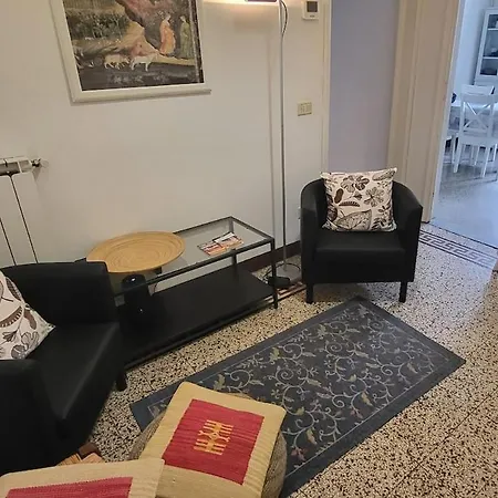 Bright Close To Downtown Apartment *