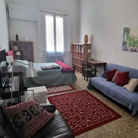 Apartment Bright Close To Downtown Florence