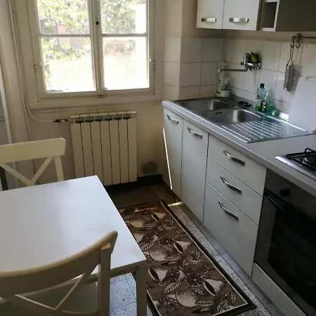 Bright Close To Downtown Lägenhet